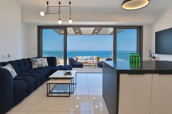Luxe on the BEACH By LIME, Rezervați  Hoteluri în North District Israel cu parcare, Parcare