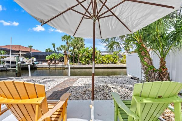Siesta Key Waterfront Oasis - Heated Pool, Dock, Walk to Village & Beach, Rezervați  Bailey Hall Florida