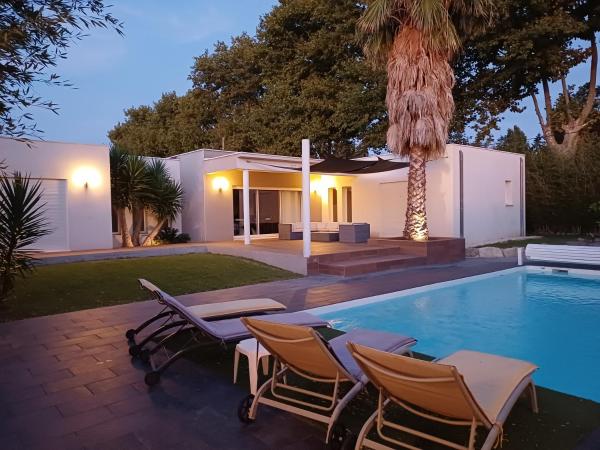 Villa d'architecte avec piscine chauffée, 4 chambres, à 30 mn Gruissan plage, Rezervați  Salleles-d'Aude Aude