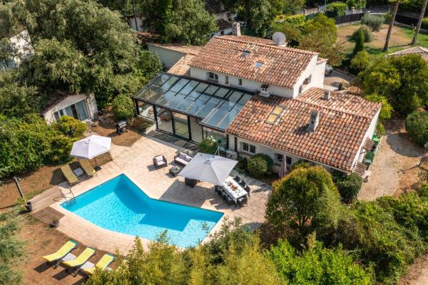 Villa Mazal, Rezervați  Hoteluri în Le Château cu piscină, Piscină