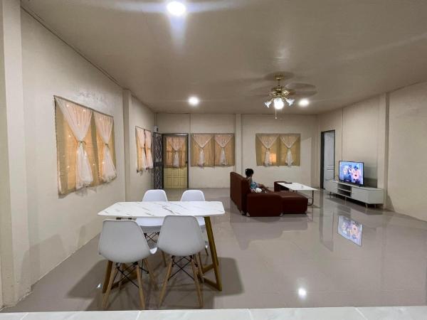 2 bedroom Hua Hin Villa, Rezervați  Hoteluri în Central Thailand cu parcare, Parcare