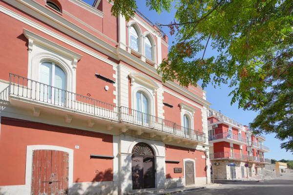 Palazzo della Torre - Seaview Luxury historical apartments, Rezervați Apartament Bari Bari Province