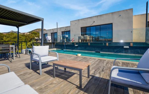 Villa Spacieuse Proche Plages, Rezervați  Hoteluri în Vardiola cu piscină, Piscină