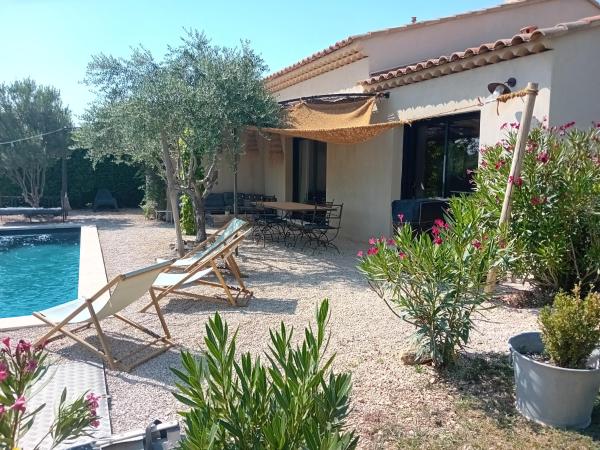 Villa de charme à Cucuron au pied du luberon, Rezervați  Hoteluri în Cucuron cu piscină, Piscină