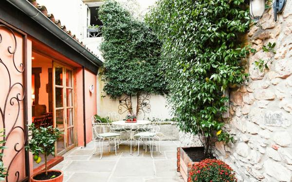 Charming Riverside House In Medieval Village, Rezervați  Villeneuve-Minervois 