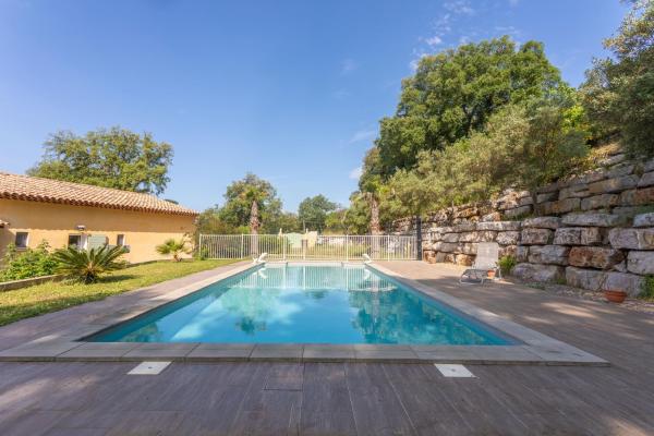 Maison dhôtes Collobrières, Rezervați  Hoteluri în Maures mountain cu piscină, Piscină