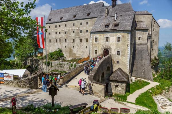 Burg Altpernstein, Rezervați  Hoteluri în Austria Superioară cu parcare, Parcare
