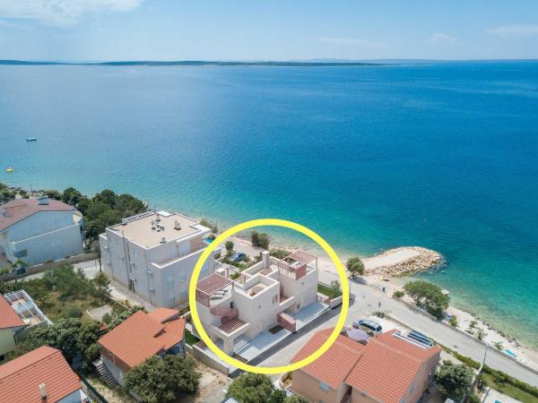 Villas Katja & Hana by Pag tours, Rezervați  Hoteluri în Kvarner cu parcare, Parcare