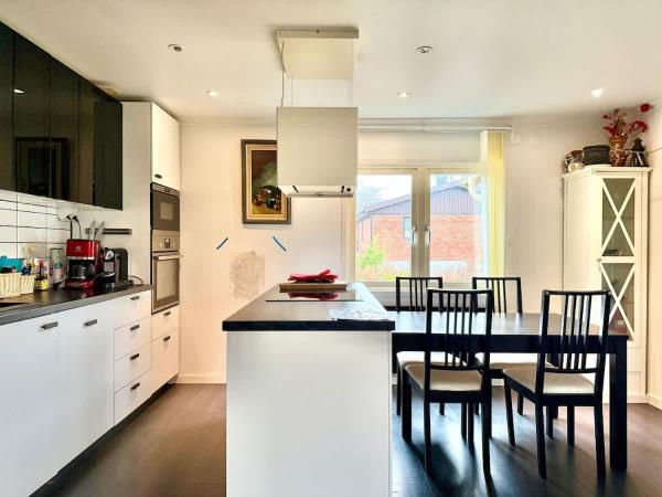 Workers Villa - 4BR - 4 Beds - Parking - Near Volvo, Rezervați  Unnered Västra Götaland