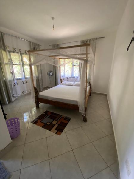 Double Room at Villa Soleil, Rezervați  Hoteluri în Coast Region cu piscină, Piscină