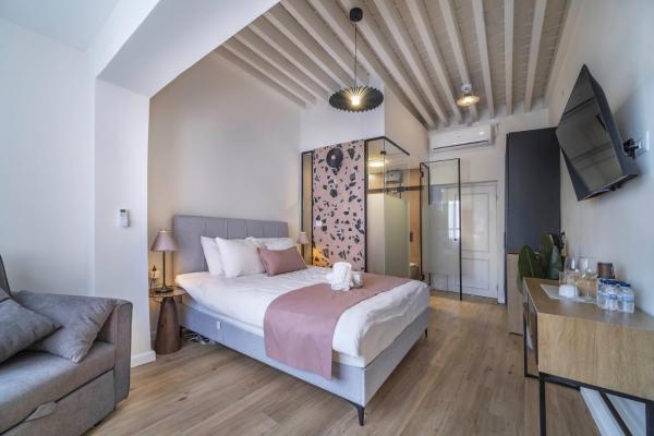 Soor, Rezervați  Hoteluri în North District Israel cu parcare, Parcare
