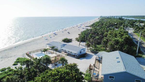 Seafarer Beach Resort - Ocean View with a Pool on the Beach, Rezervați  Englewood, Colorado Florida
