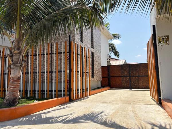 Comfort Guest, Rezervați  Hoteluri în Tumbes cu parcare, Parcare