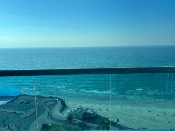 Luxurious Beachfront Modern Ocean View, Rezervați  Ajman Emiratele Arabe Unite
