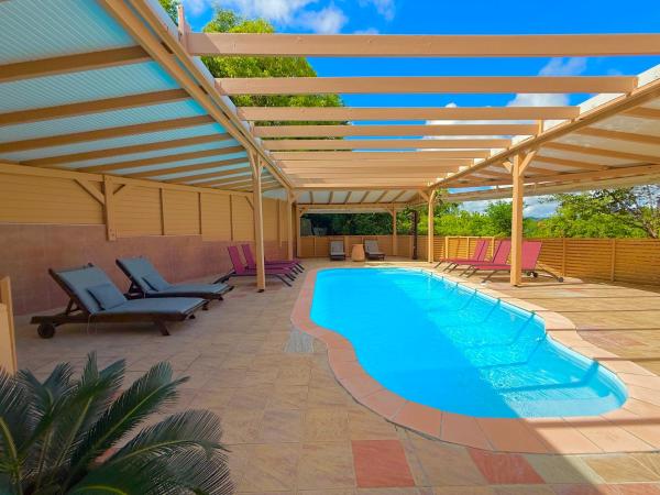 Villa Case Bourbon Piscine, Fitness et Jeux, Rezervați  Hoteluri în Le Marin cu piscină, Piscină
