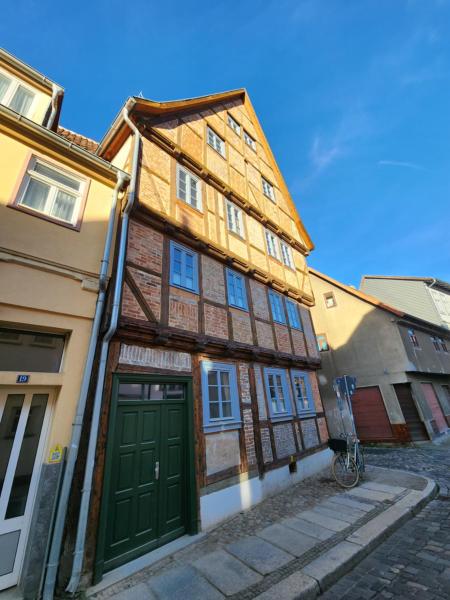 Fachwerkzeit Haus mit zwei Apartments, Rezervați Apartament Quedlinburg 