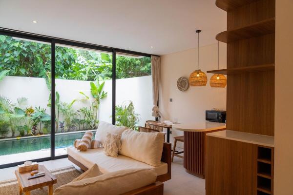 Modern 1BR Pool Villa with Balcony in North Canggu, Rezervați  Hoteluri în Dalung cu piscină, Piscină