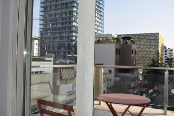 Fictus Stay, Rezervați  Tirana 