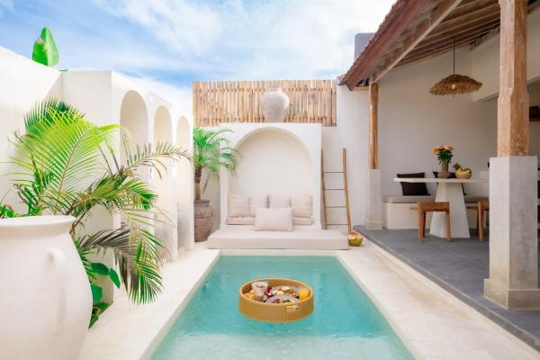 Casa Aurora - Brand New 1 BR Pool Villa - Only 7 Min to Savaya, Rezervați  Hoteluri în Bali cu parcare, Parcare