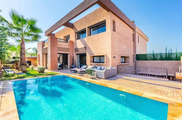 Luxury 4-ROM Villa with private Heated pool in Akenza ,free Airport transport service, Rezervați  Hoteluri în El Rhechat cu piscină, Piscină