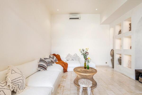 Casa Alexandrite Stylish Mediterranean 3BR Villa, Rezervați  Hoteluri în Badung cu piscină, Piscină