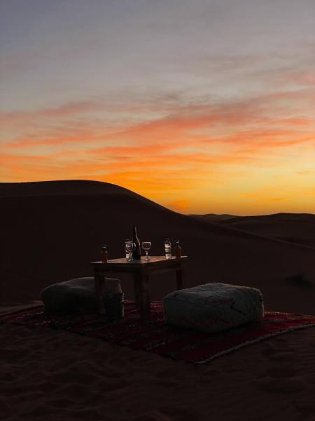 Anssuf merzouga luxury camp, Rezervați  Hoteluri în Meknes-Tafilalet cu parcare, Parcare