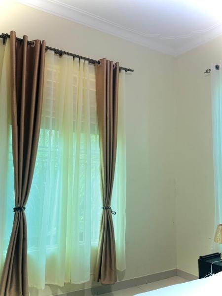 Shanty Town Homes, Rezervați  Hoteluri în Kampala cu parcare, Parcare