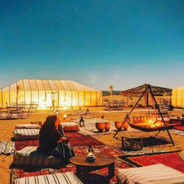 Desert Nomads Camp, Rezervați  Hoteluri în Meknes-Tafilalet cu parcare, Parcare