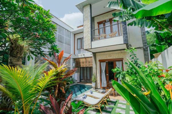 Shantia Villa 10 minutes walk to Double Six Beach Seminyak, Rezervați  Hoteluri în Bali cu parcare, Parcare