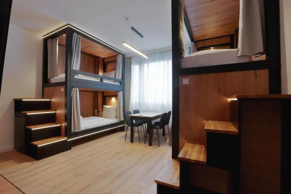 Hevals CosyCABIN Studios, Rezervați  Berlin Germania