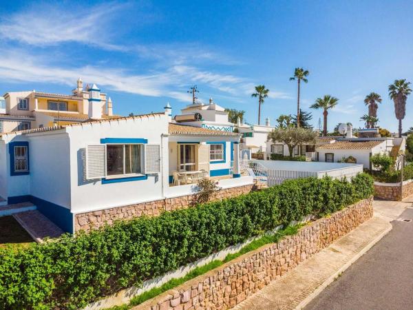 Villa Gabriella - Charming villa in great location close to everything you need, Rezervați  Guia Albufeira