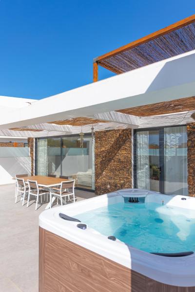 Lokahi Villa, Rezervați  Hoteluri în Canary Islands cu parcare, Parcare