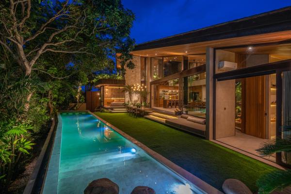 House Terra - 5BR Tropical Pool Villa in Pererenan, Rezervați  Hoteluri în Bali cu parcare, Parcare