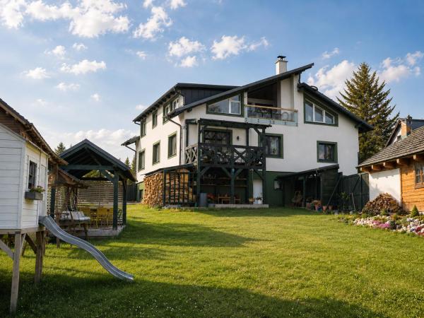 Cool Mountain Escape - AC - Summer Cinema - 2BR Family Apartment - Garden - Liptov, Rezervați Apartament Liptovská Kokava High Tatras