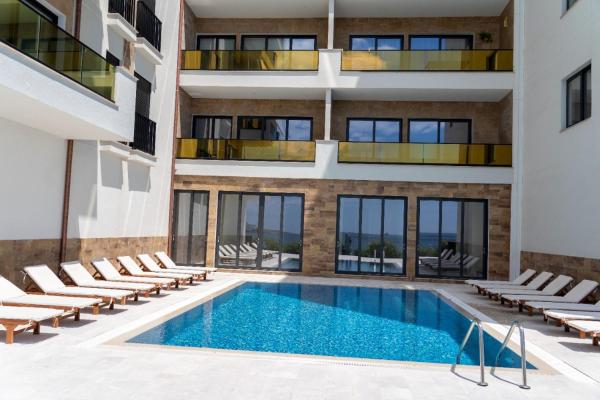 Golden Beach Residence - Luxury Apartments, Rezervați Apartament Hoteluri în Gjashtë cu piscină, Piscină