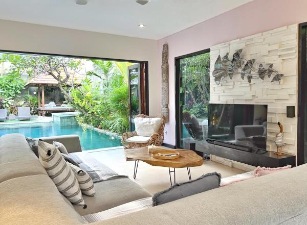 Villa Katalini - Amazing 4BR Tropical Villa Seminyak, Rezervați  Hoteluri în Bali cu parcare, Parcare