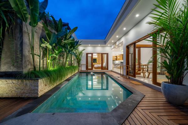 Sundaze 3 - Villa with Huge Pool and Kitchen, Rezervați  Hoteluri în Badung cu piscină, Piscină
