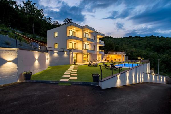 Villa Lavinia, Rezervați  Hoteluri în Kvarner cu parcare, Parcare