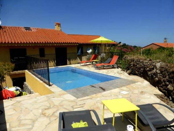 8COL12 Villa de caractère avec piscine privée, Rezervați  Hoteluri în Vermillion Coast cu parcare, Parcare