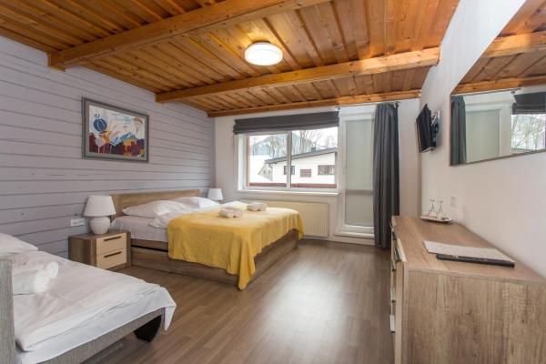 Guesthouse YeS in Bodice, Rezervați  Hoteluri în Žilinský kraj cu parcare, Parcare