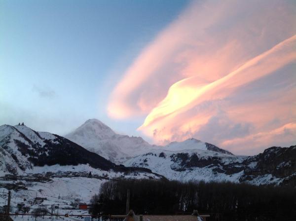 AIA Kazbegi, Rezervați  Hoteluri în Mtkheta-Mtianeti cu parcare, Parcare