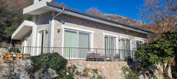 Sunrise Villa, Rezervați  Hoteluri în Bar County cu parcare, Parcare