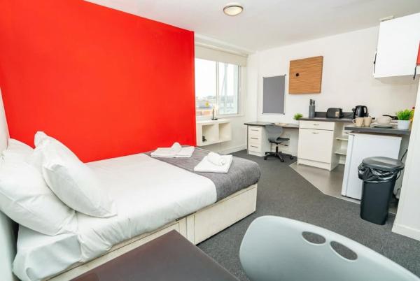 Spacious & Bright Central Coventry Budget Studio, Rezervați  Coventry West Midlands