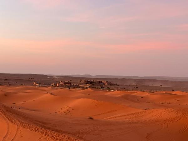 Berber Dreams Desert Camp, Rezervați  Hoteluri în Meknes-Tafilalet cu parcare, Parcare