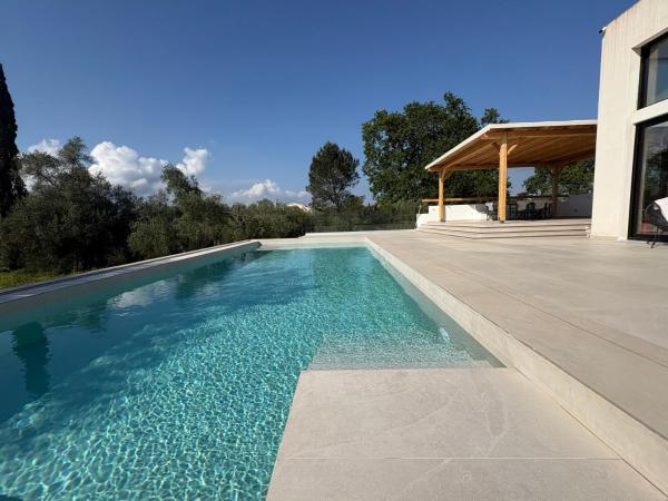 Villa Opaline Corfu, Rezervați  Hoteluri în Central Greece cu parcare, Parcare