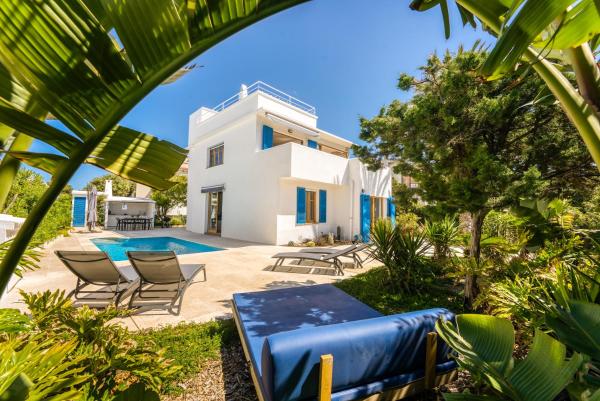 Villa exclusiva frente al mar con jardin y piscina, Rezervați  Cala Blanca Menorca