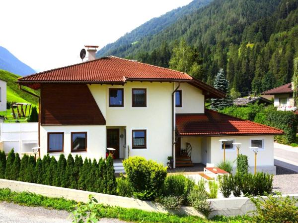 Apartment in Fulpmes near Stubai Glacier, Rezervați Apartament Hoteluri în Tirol cu parcare, Parcare
