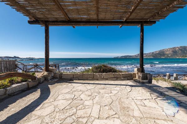 Elegante Villa WI-FI GRATIS con terrazza sul mare quasi a toccare l\acqua, Rezervați  Campu Longu Sardinia