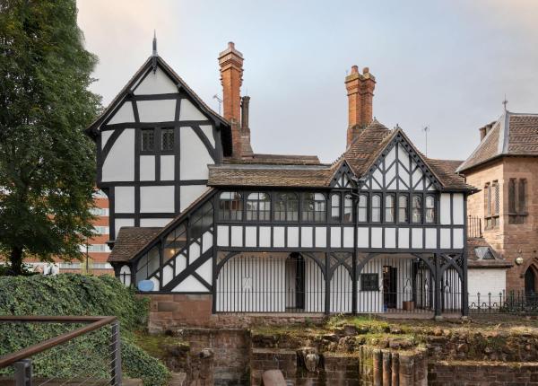 Priory Row Cottages, Rezervați  Hoteluri în Coventry cu parcare, Parcare