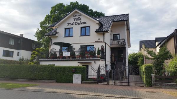 Villa Pod Dębem, Rezervați  Hoteluri în Pomerania cu parcare, Parcare